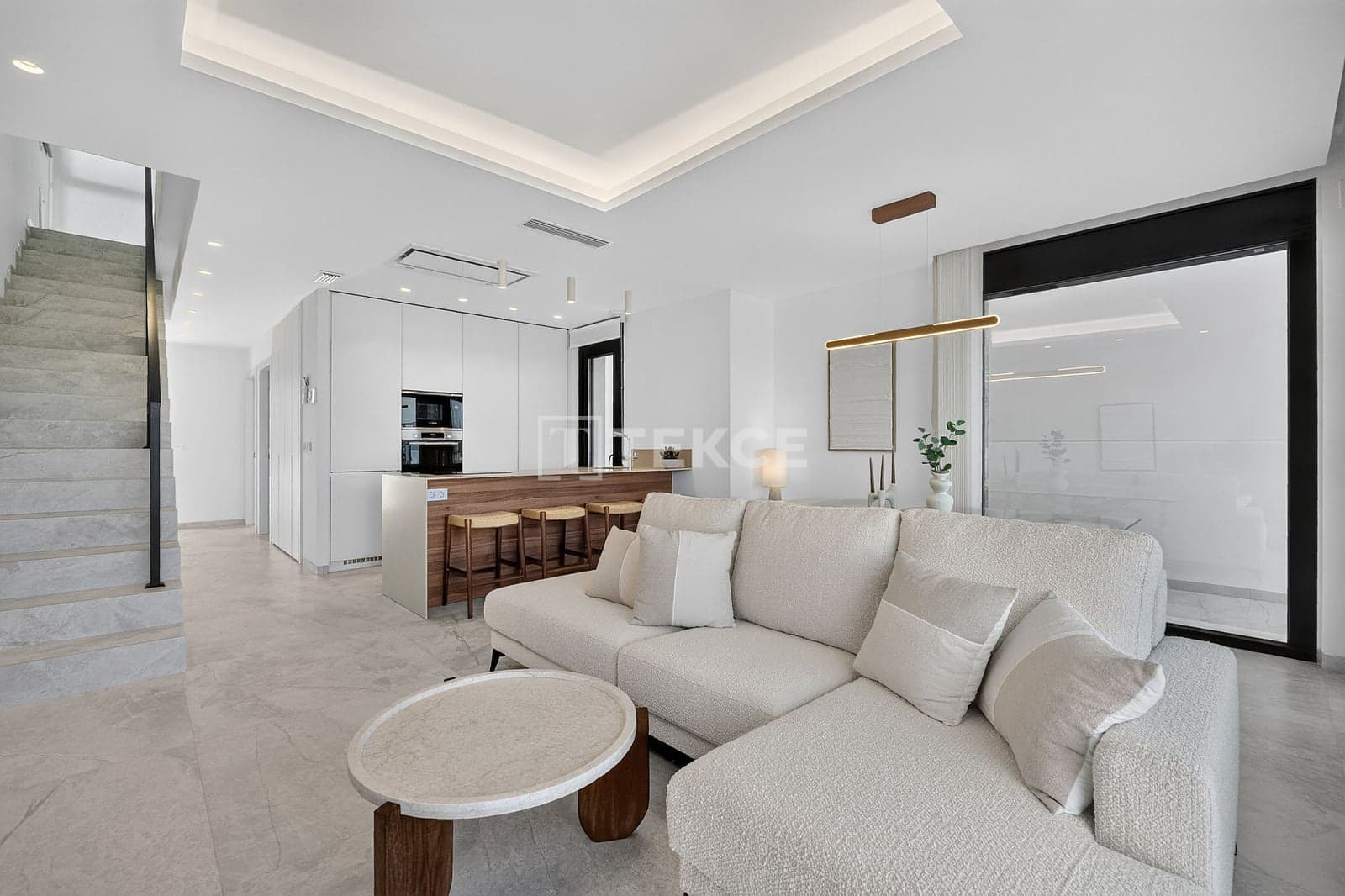 3 bedroom Villa for sale in Torrevieja with pool - € 550,000 (Ref: 9204138)