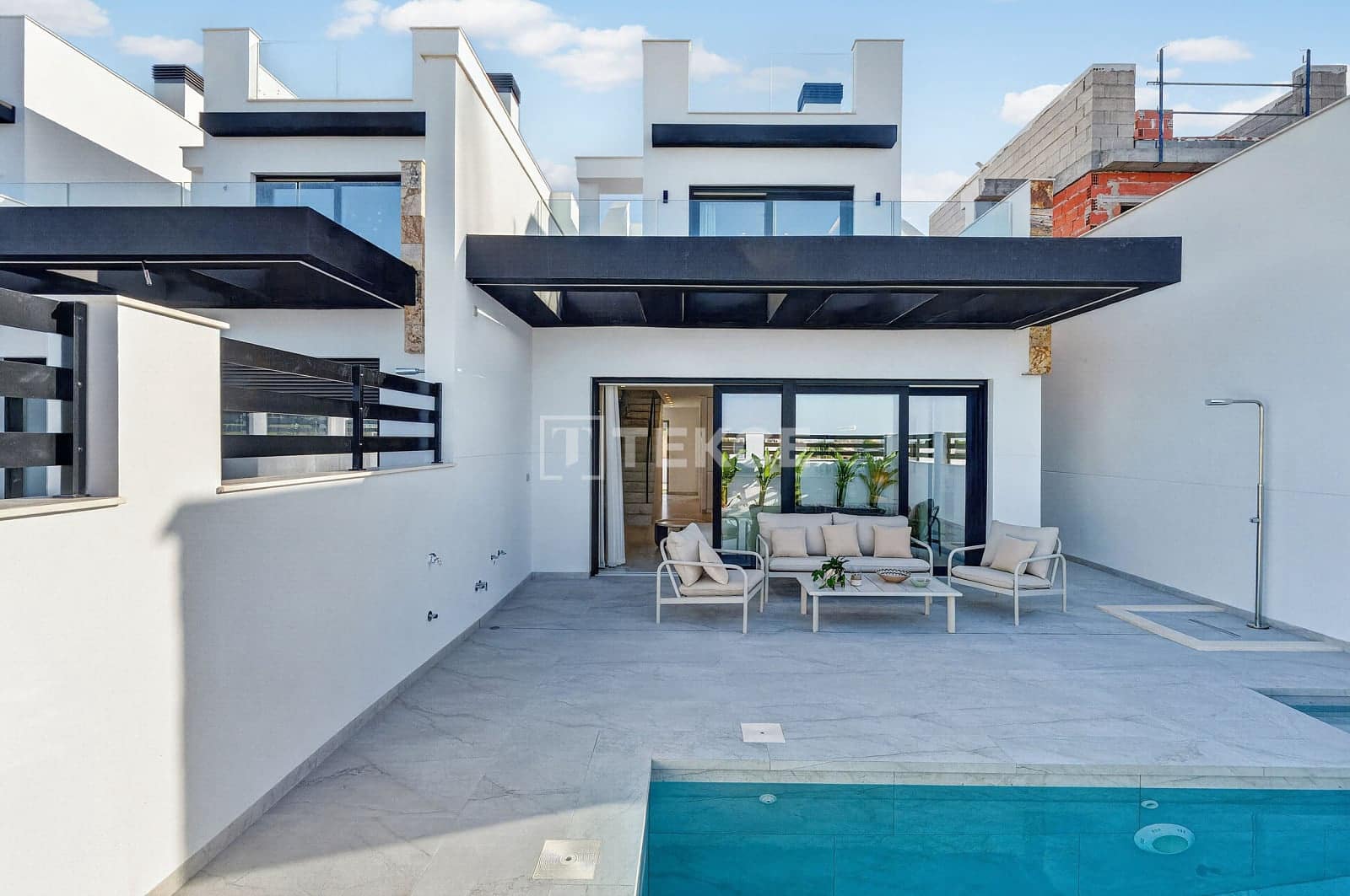 3 bedroom Villa for sale in Torrevieja with pool - € 550,000 (Ref: 9204138)
