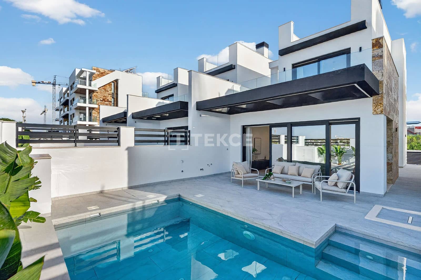 3 bedroom Villa for sale in Torrevieja with pool - € 550,000 (Ref: 9204138)