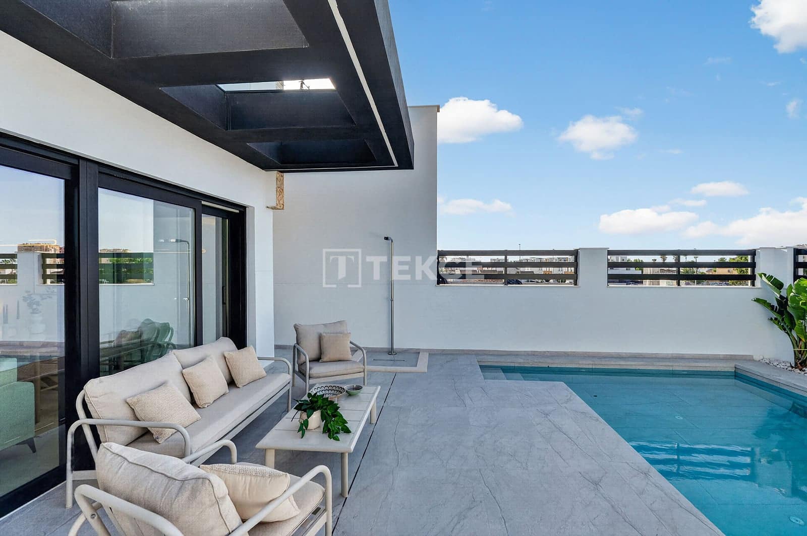 3 bedroom Villa for sale in Torrevieja with pool - € 550,000 (Ref: 9204138)