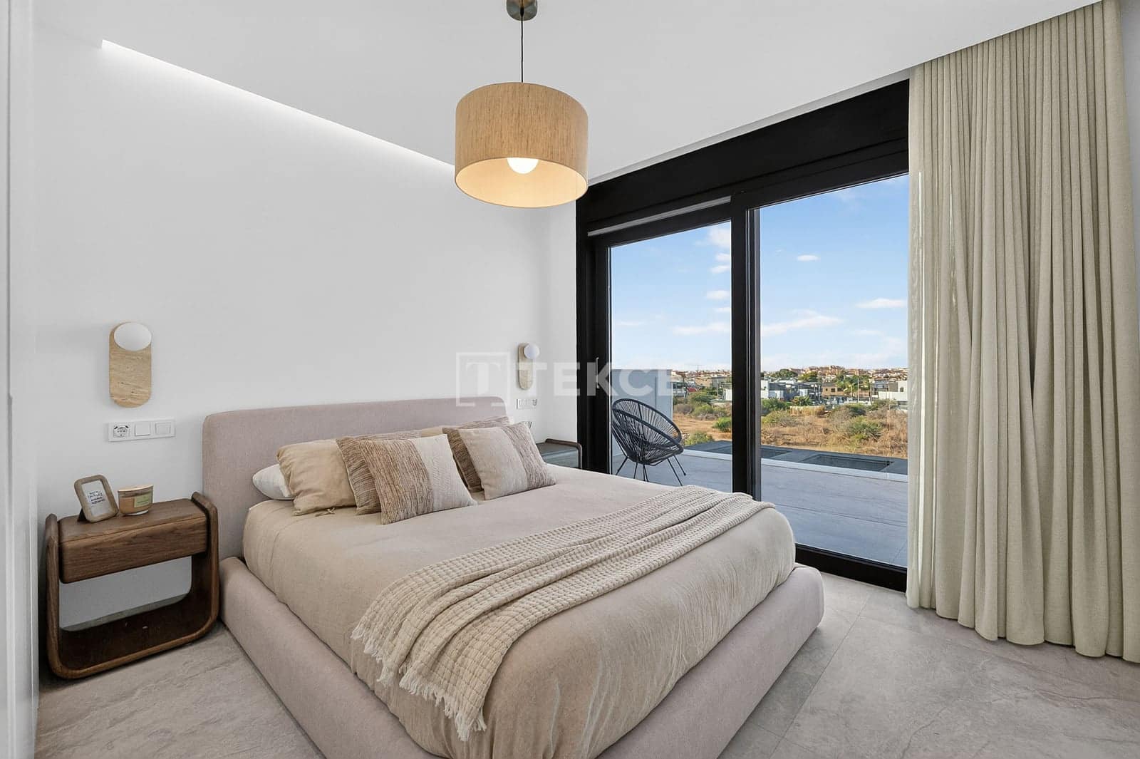 3 bedroom Villa for sale in Torrevieja with pool - € 550,000 (Ref: 9204138)