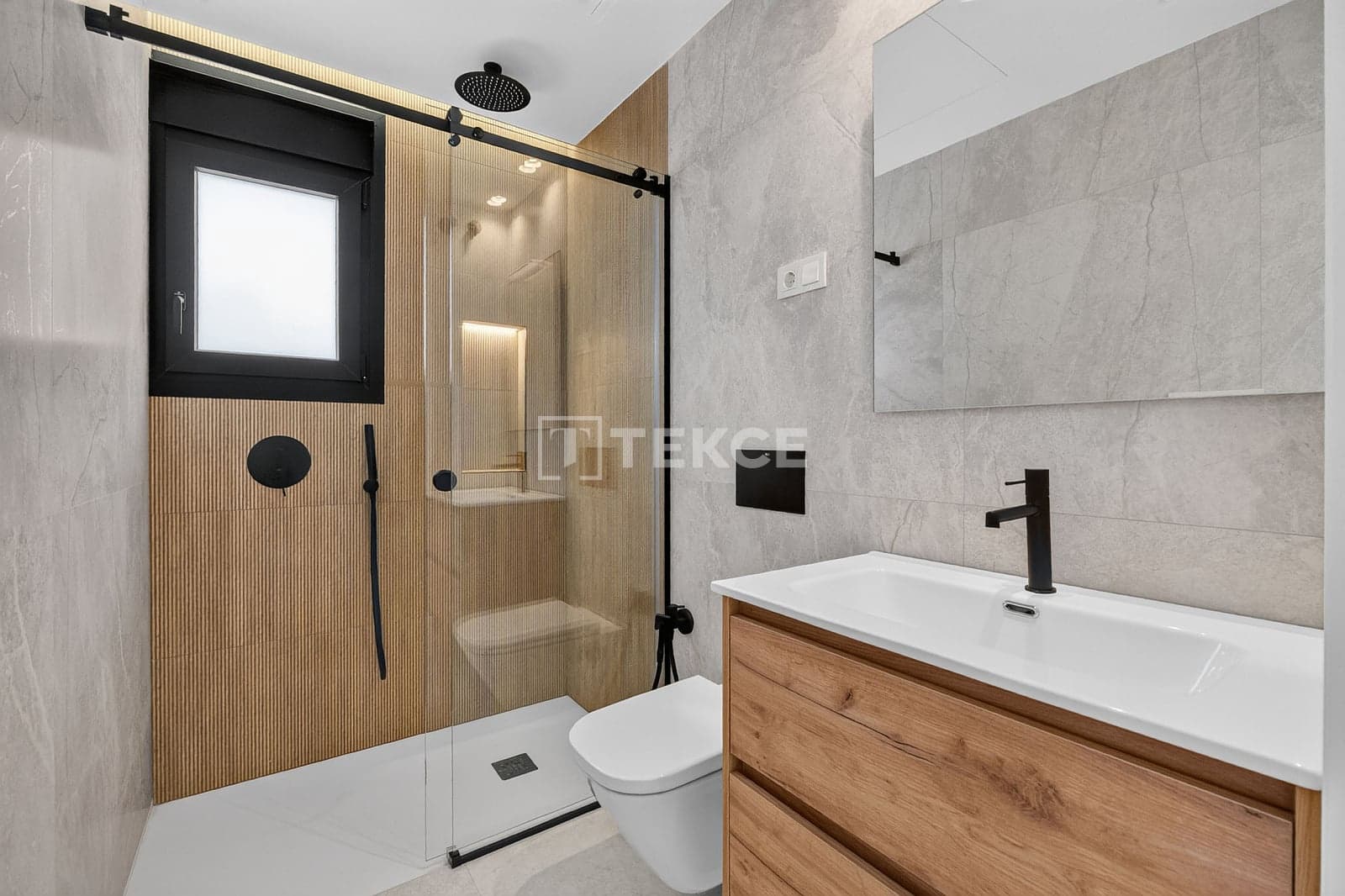 3 bedroom Villa for sale in Torrevieja with pool - € 550,000 (Ref: 9204138)