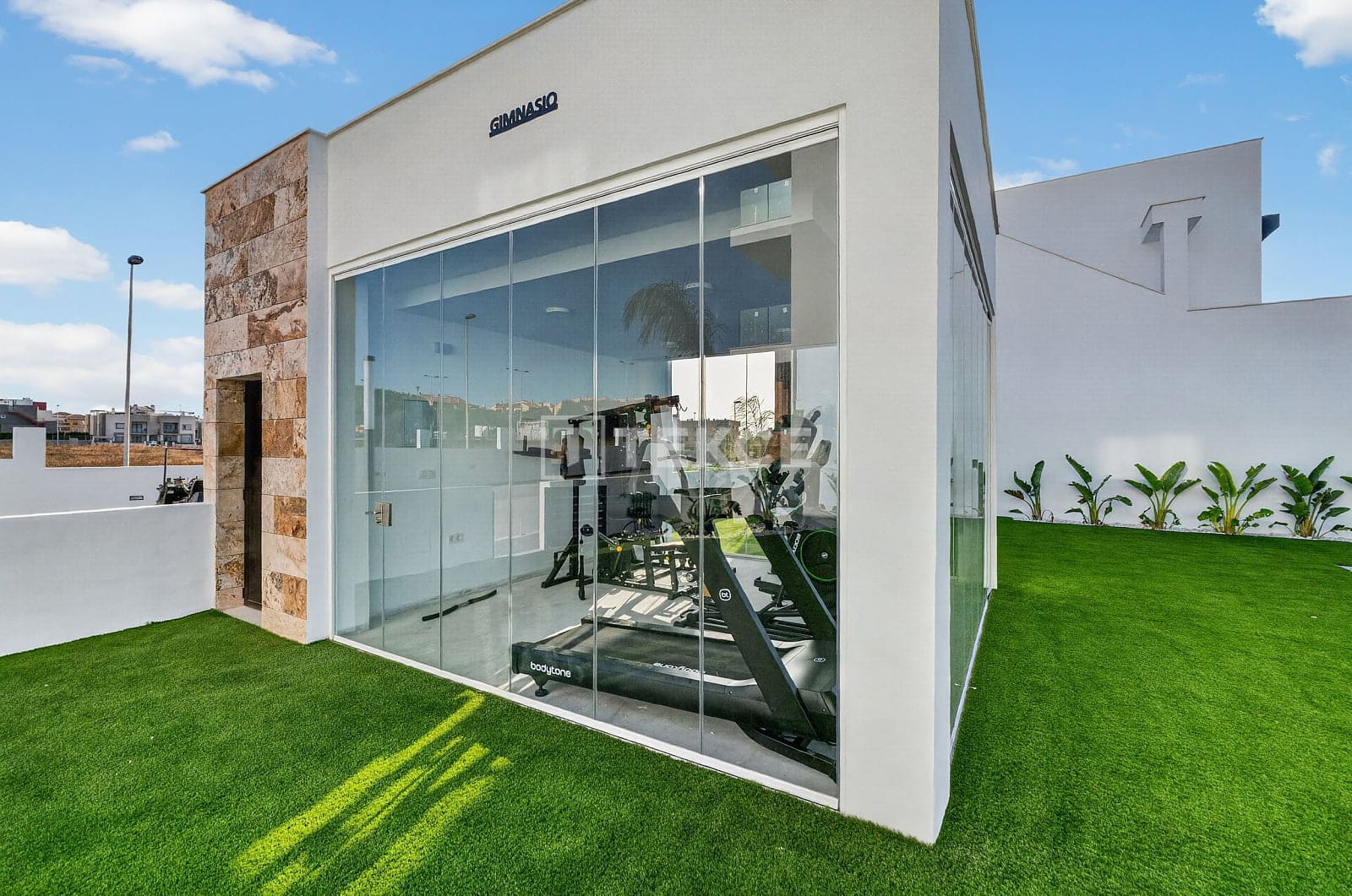 3 bedroom Villa for sale in Torrevieja with pool - € 550,000 (Ref: 9204138)