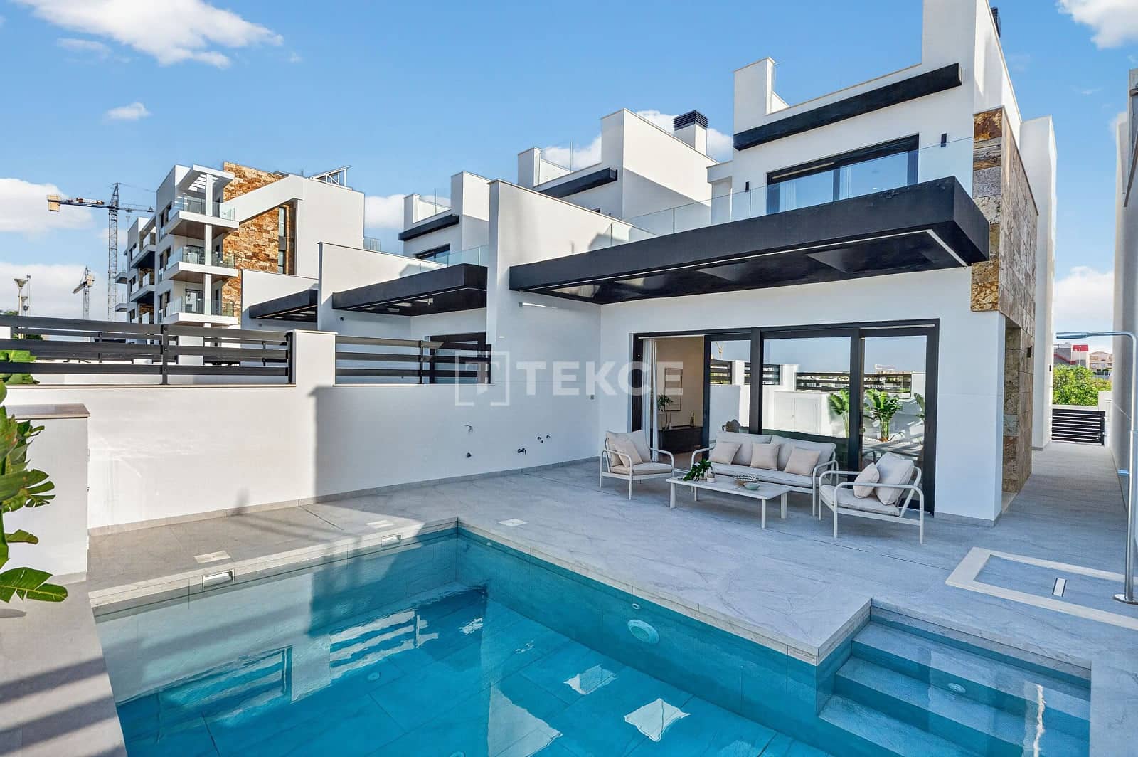3 bedroom Villa for sale in Torrevieja with pool - € 550,000 (Ref: 9204138)