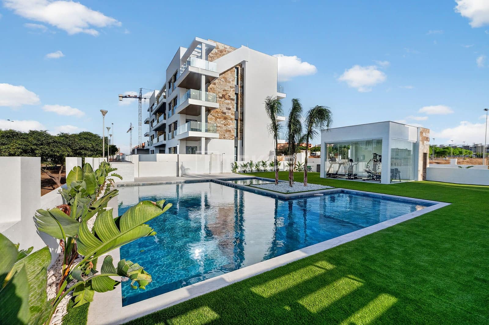 3 bedroom Villa for sale in Torrevieja with pool - € 550,000 (Ref: 9204138)