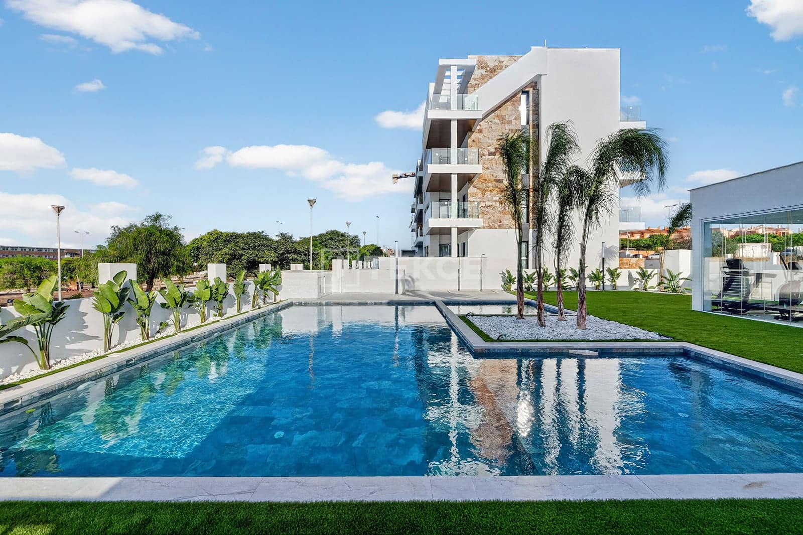 3 bedroom Villa for sale in Torrevieja with pool - € 550,000 (Ref: 9204138)