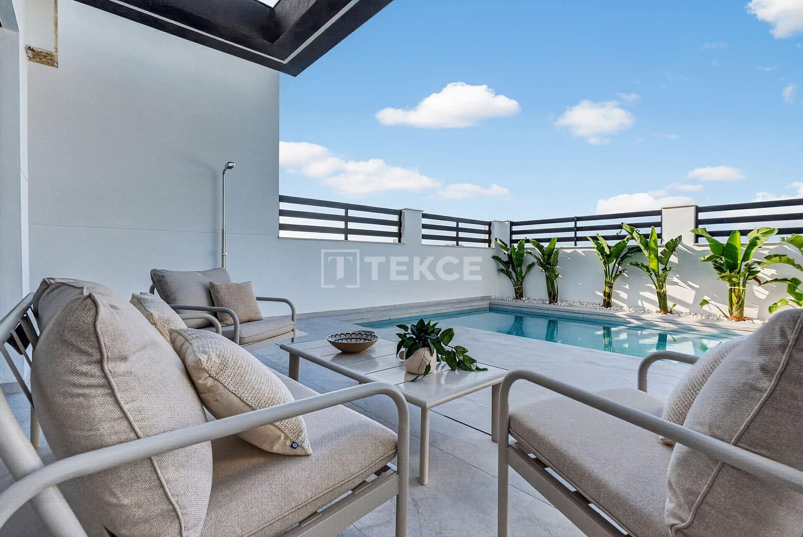 3 bedroom Villa for sale in Torrevieja with pool - € 550,000 (Ref: 9204138)
