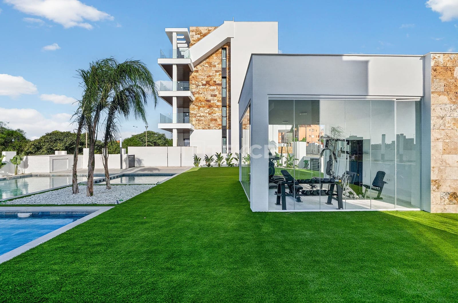 3 bedroom Villa for sale in Torrevieja with pool - € 550,000 (Ref: 9204138)