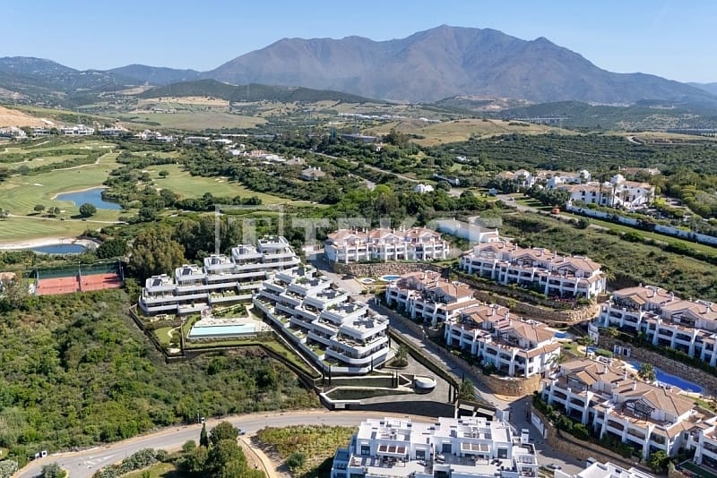 Piso de 3 habitaciones en Casares en venta con piscina - 440.000 € (Ref: 9226083)