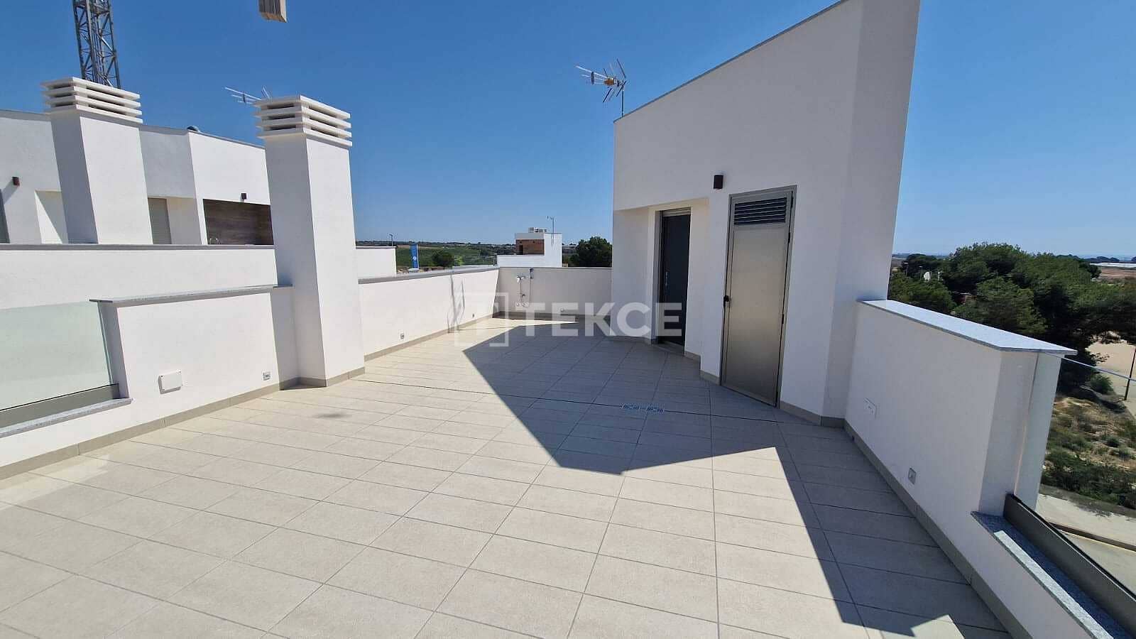 3 bedroom Villa for sale in Pinar de Campoverde with pool - € 475,000 (Ref: 9254516)