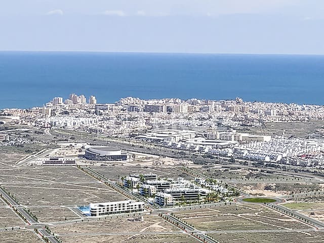 Piso de 3 habitaciones en Torrevieja en venta con piscina - 389.000 € (Ref: 9262093)