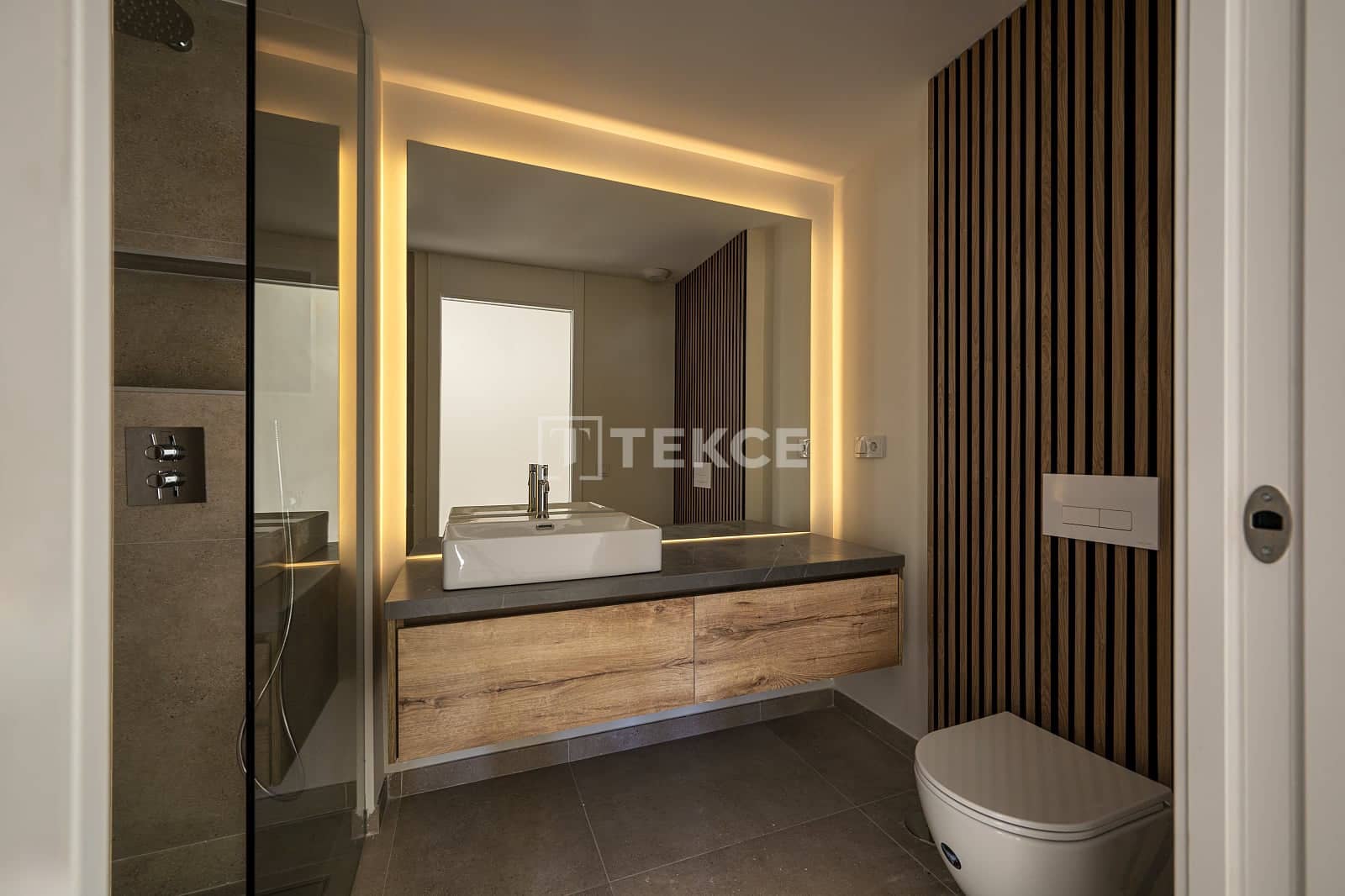 2 bedroom Flat for sale in La Cala de Mijas with pool - € 815,000 (Ref: 9312180)