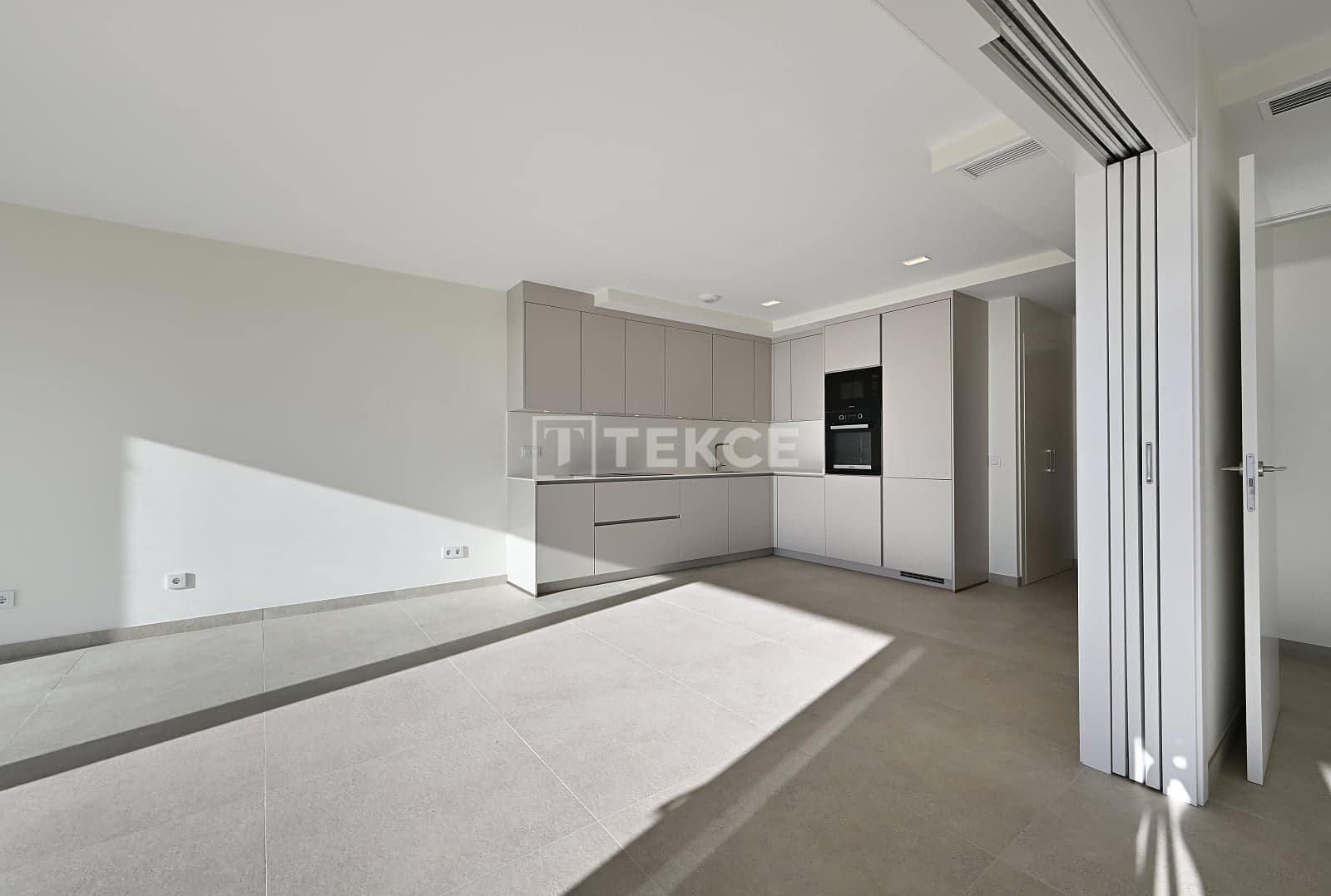 2 bedroom Flat for sale in La Cala de Mijas with pool - € 815,000 (Ref: 9312180)