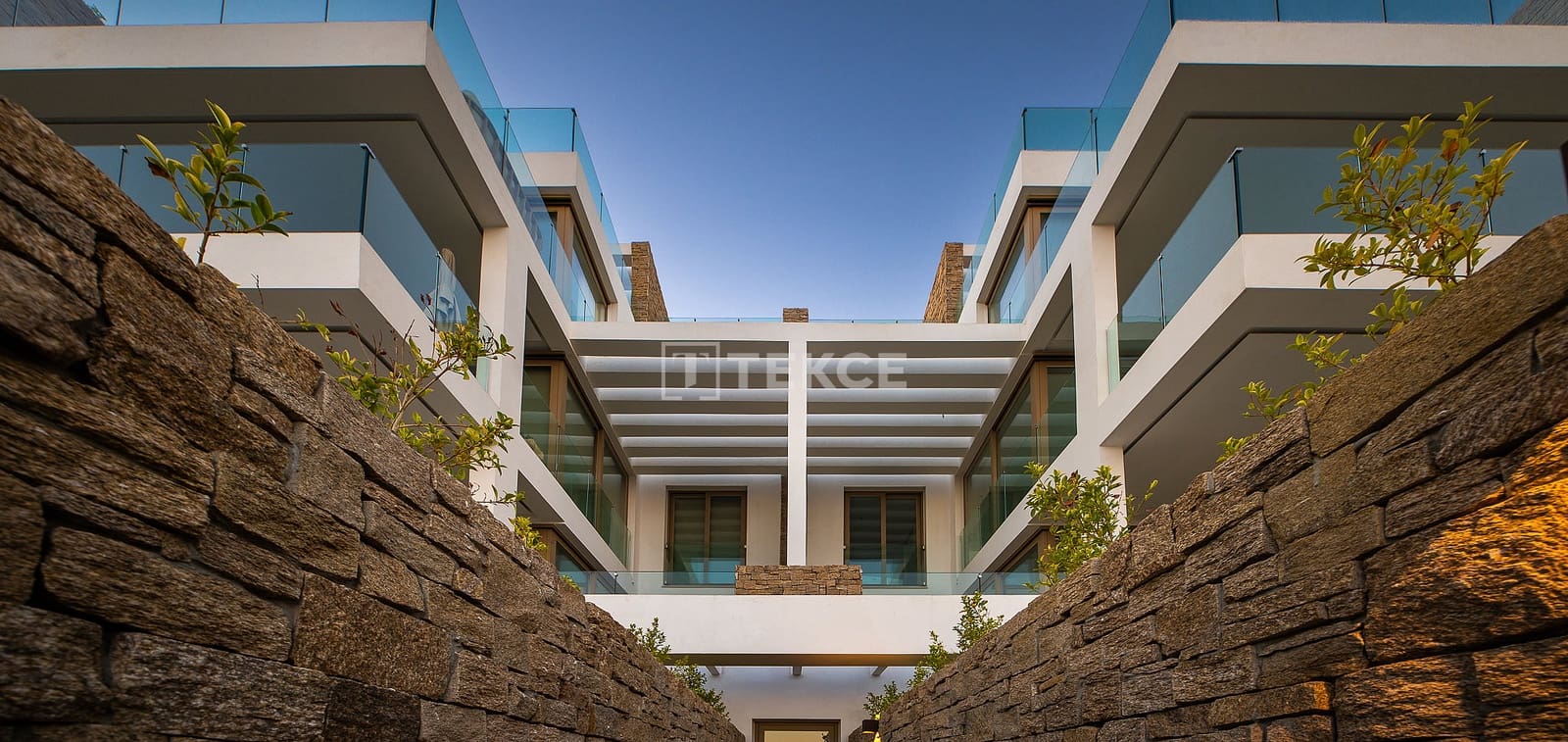 2 bedroom Flat for sale in La Cala de Mijas with pool - € 815,000 (Ref: 9312180)