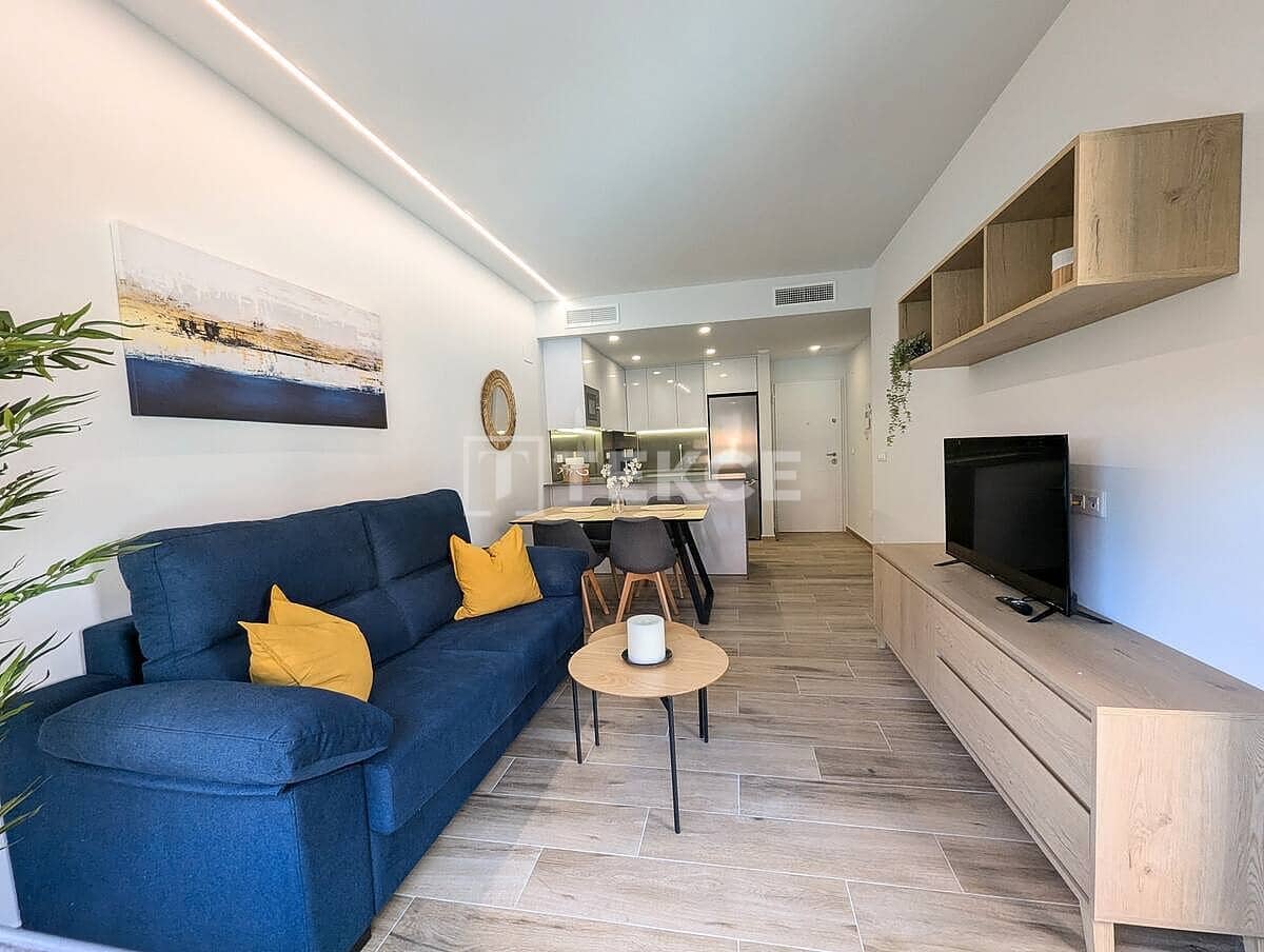 2 bedroom Flat for sale in Villamartin with pool - € 320,000 (Ref: 9395480)