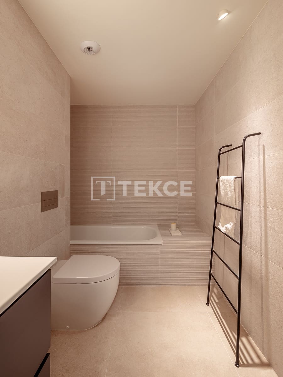 2 bedroom Flat for sale in Platja d'Aro with pool - € 870,000 (Ref: 9395481)