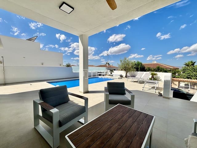 3 Zimmer Villa zu verkaufen in Benijófar mit Pool - 479.000 € (Ref: 9413849)