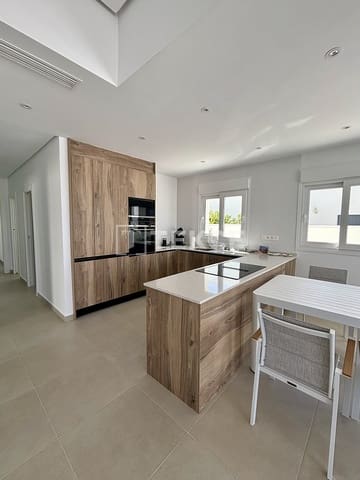 Chalet de 3 habitaciones en Benijófar en venta con piscina - 589.000 € (Ref: 9413849)