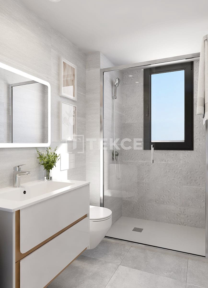 2 bedroom Flat for sale in La Villajoyosa / Vila Joiosa with pool - € 723,000 (Ref: 9422033)