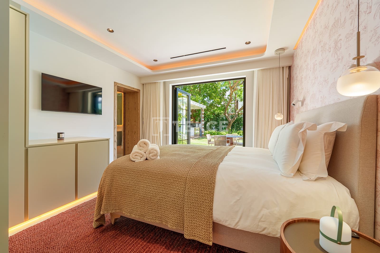 5 slaapkamer Villa te koop in Nueva Andalucia met zwembad - € 6.500.000 (Ref: 9426661)