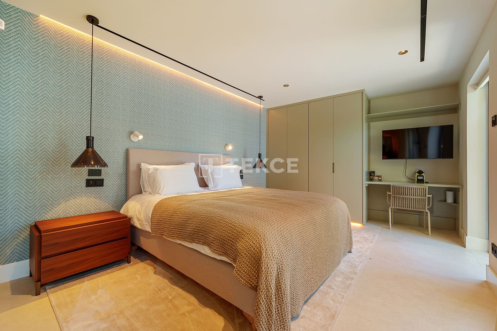 5 slaapkamer Villa te koop in Nueva Andalucia met zwembad - € 6.500.000 (Ref: 9426661)