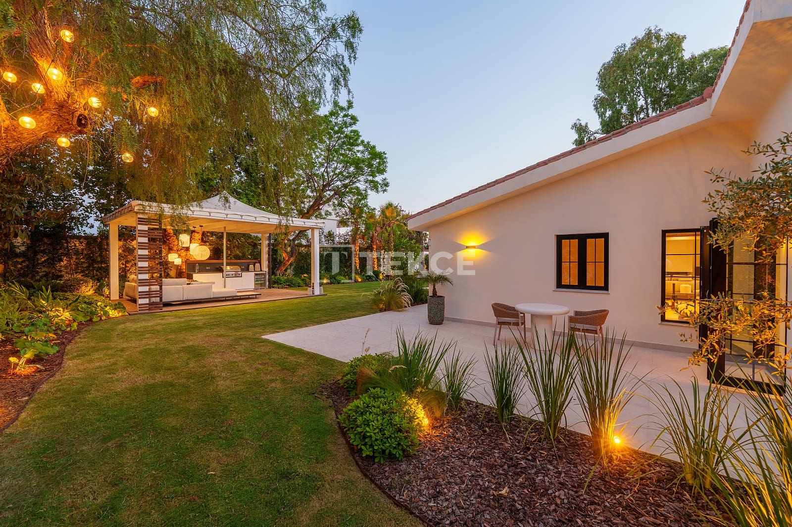 5 slaapkamer Villa te koop in Nueva Andalucia met zwembad - € 6.500.000 (Ref: 9426661)