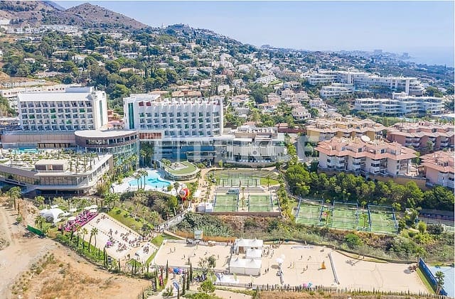 2 chambre Appartement à vendre à El Higuerón, Fuengirola avec piscine - 675 000 € (Ref: 9511913)