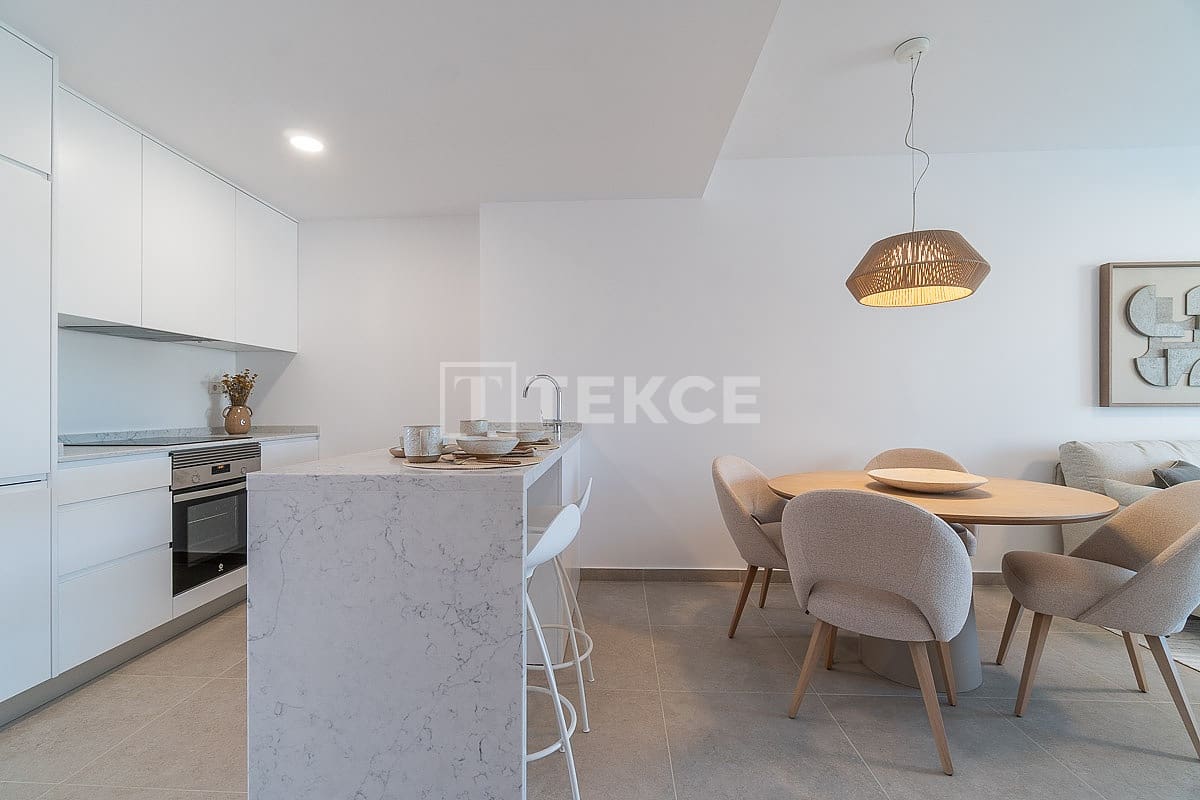 3 sovrum Lägenhet till salu i Playa Flamenca med pool - 599 000 € (Ref: 9542728)