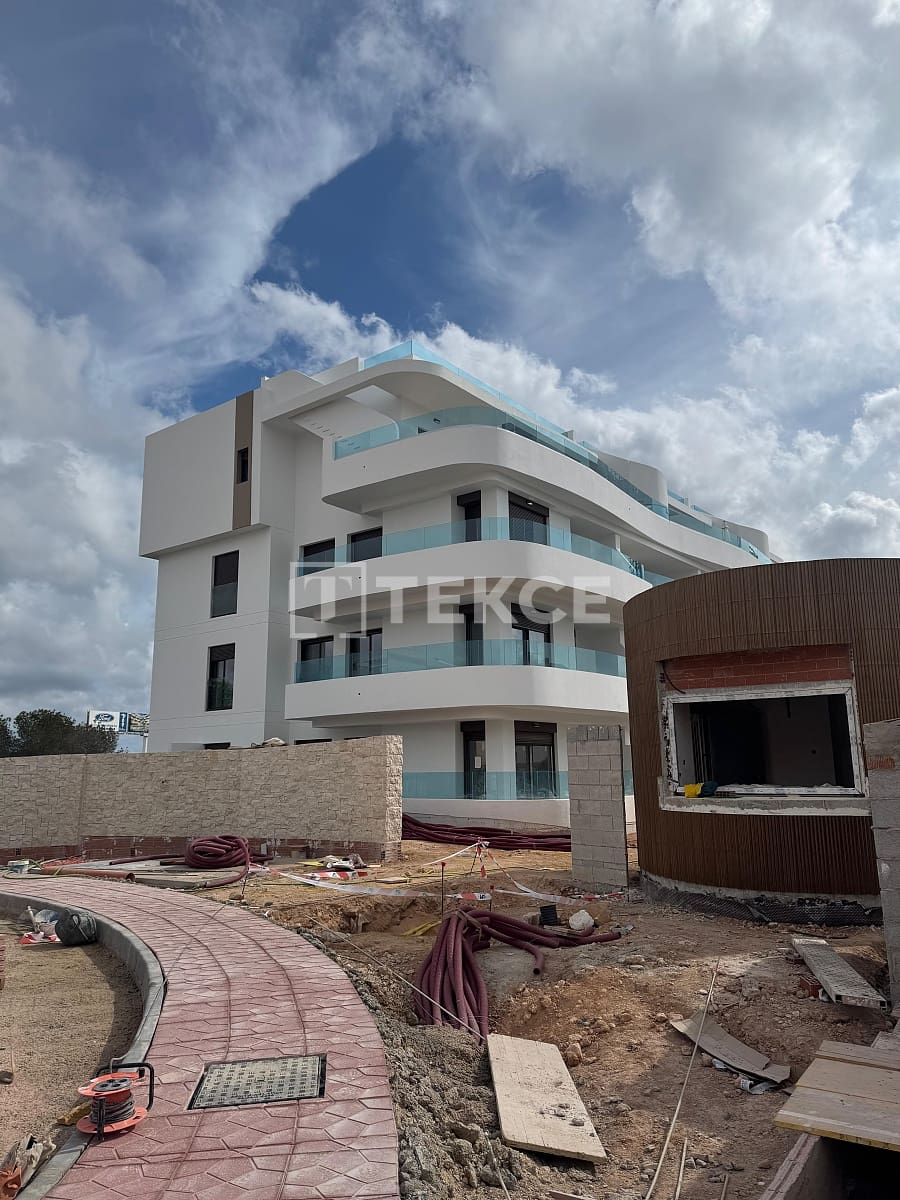 3 sovrum Lägenhet till salu i Playa Flamenca med pool - 599 000 € (Ref: 9542728)