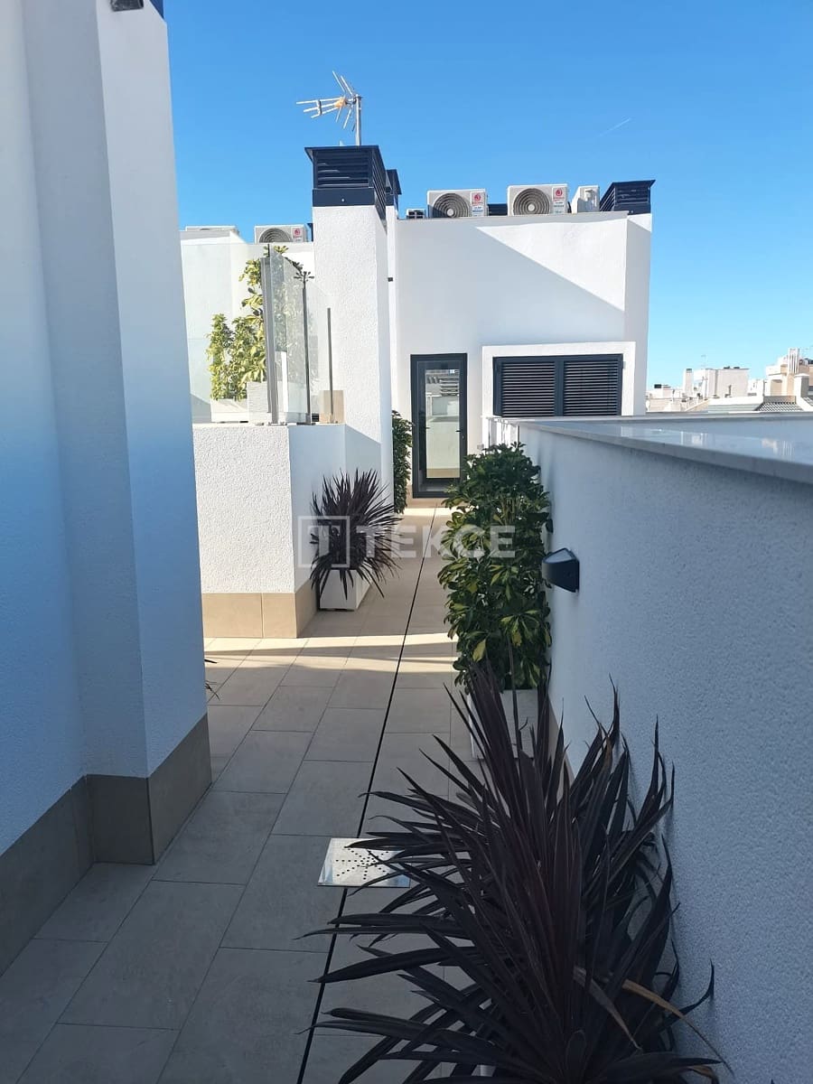 Piso de 2 habitaciones en Torrevieja en venta con piscina - 259.000 € (Ref: 9557433)