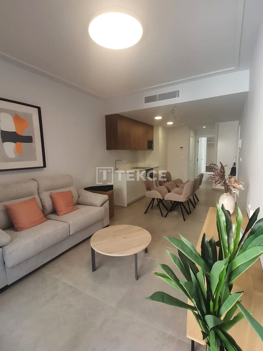 Piso de 2 habitaciones en Torrevieja en venta con piscina - 259.000 € (Ref: 9557433)