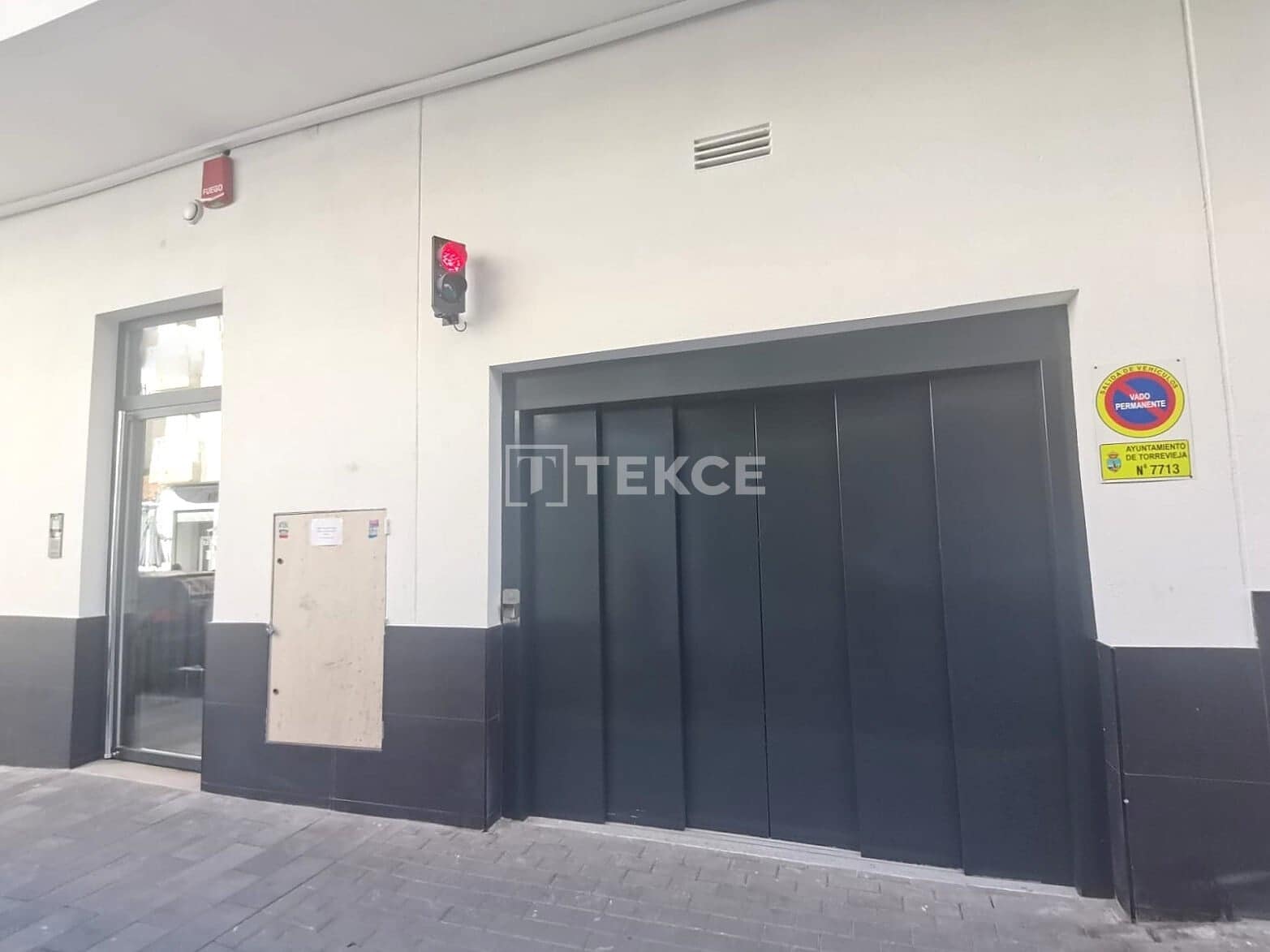 Piso de 2 habitaciones en Torrevieja en venta con piscina - 259.000 € (Ref: 9557433)