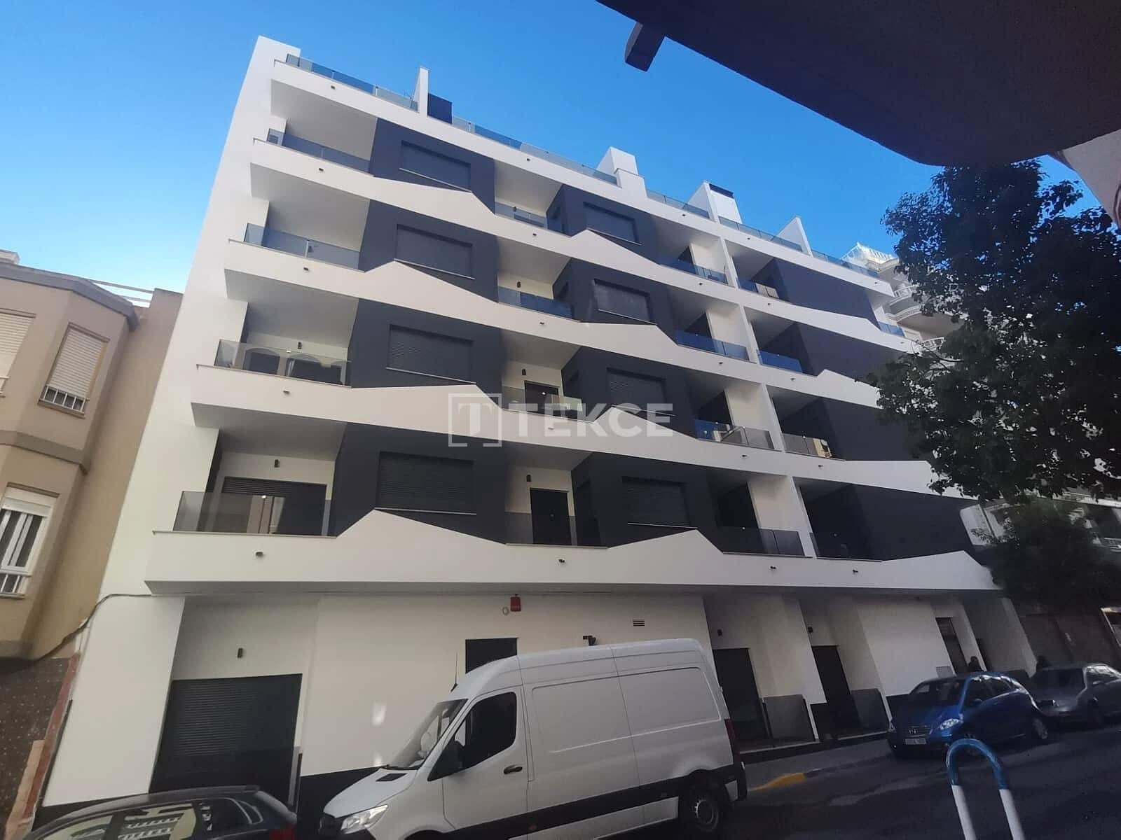 Piso de 2 habitaciones en Torrevieja en venta con piscina - 259.000 € (Ref: 9557433)