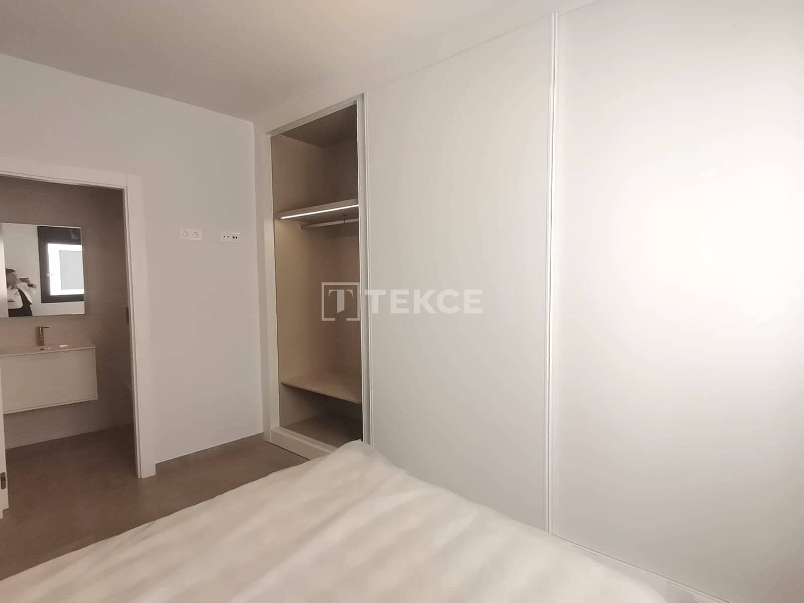 Piso de 2 habitaciones en Torrevieja en venta con piscina - 259.000 € (Ref: 9557433)