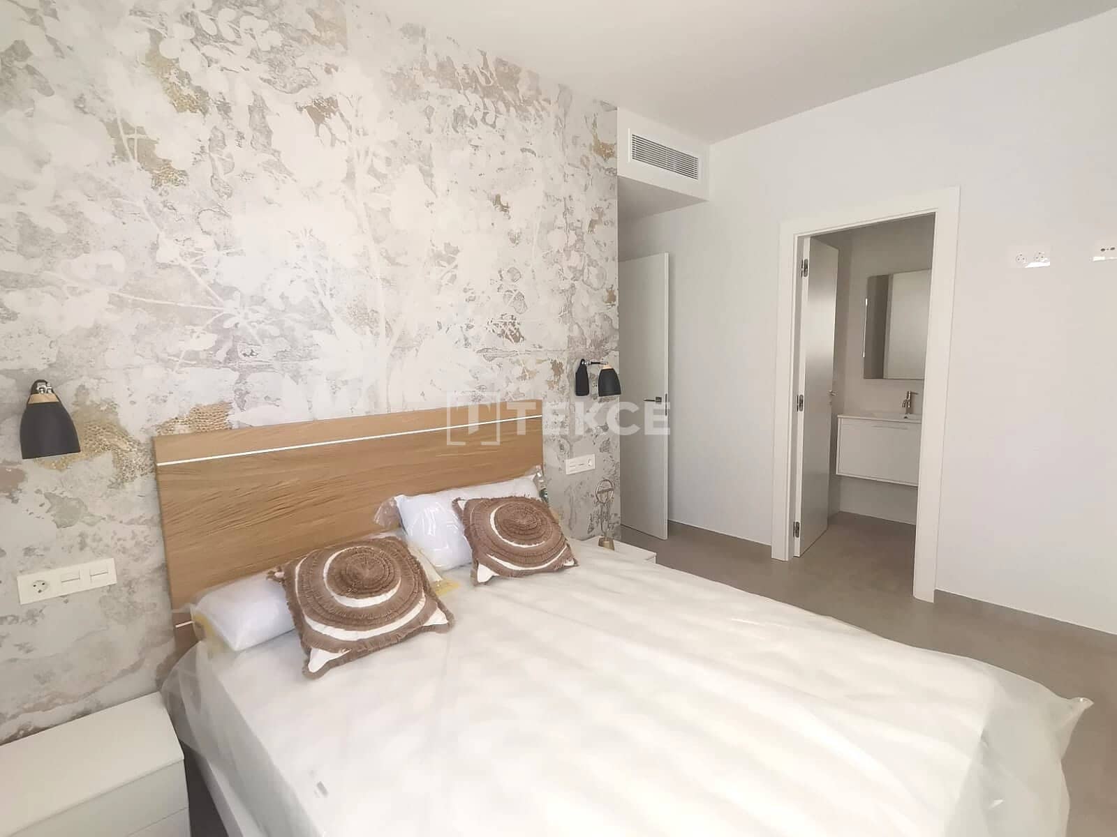 Piso de 2 habitaciones en Torrevieja en venta con piscina - 259.000 € (Ref: 9557433)
