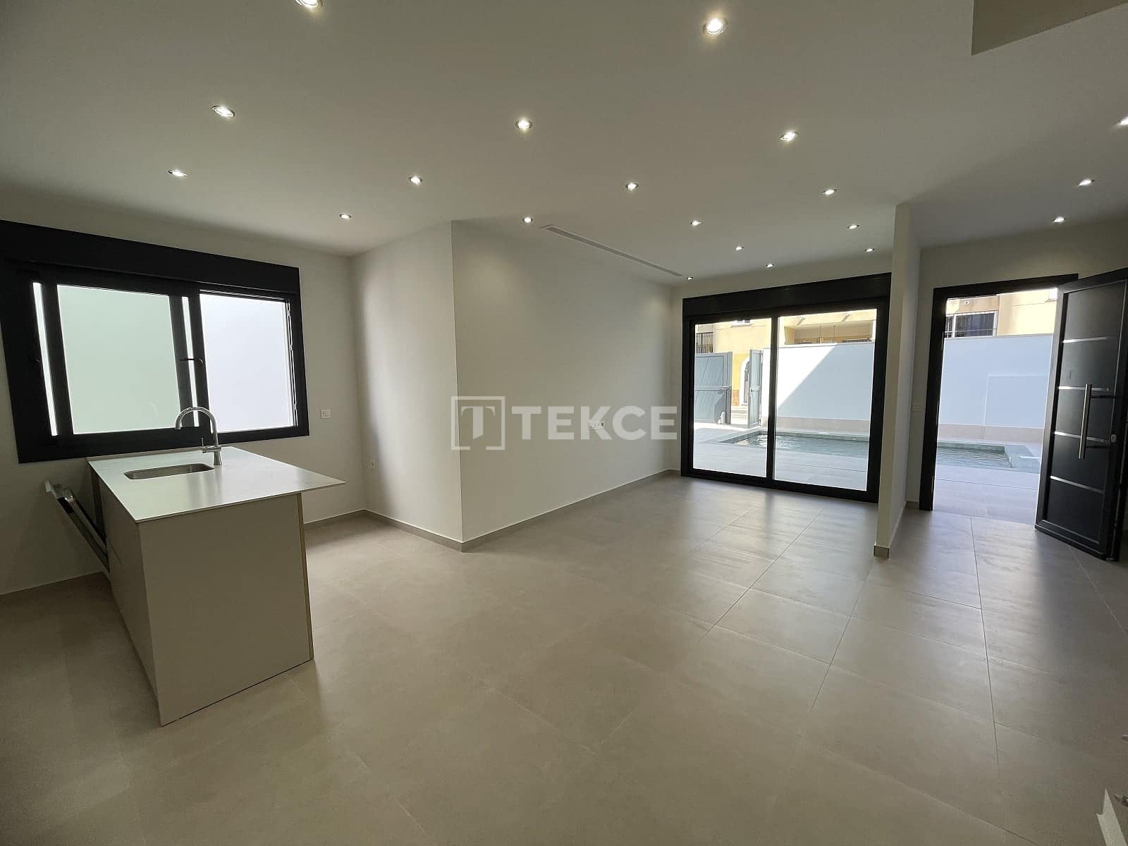 3 slaapkamer Villa te koop in Almoradi met zwembad - € 359.000 (Ref: 9570276)