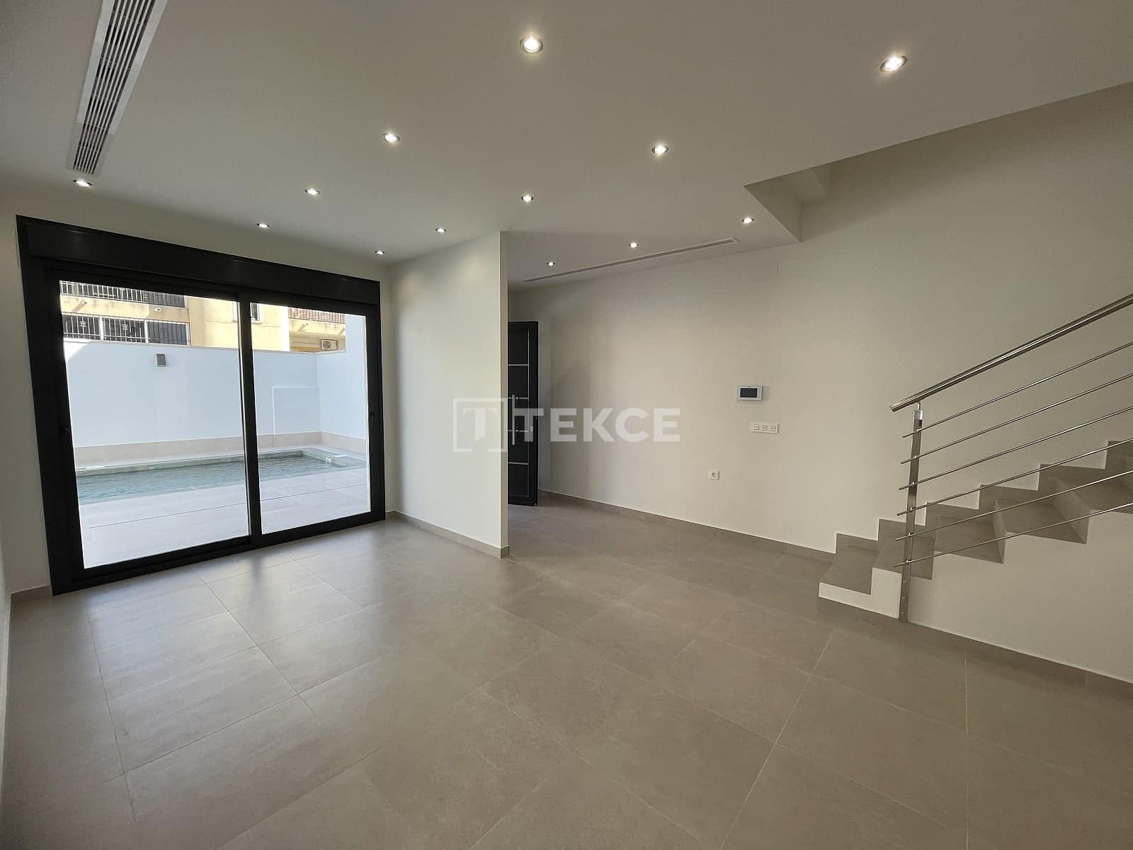 3 slaapkamer Villa te koop in Almoradi met zwembad - € 359.000 (Ref: 9570276)