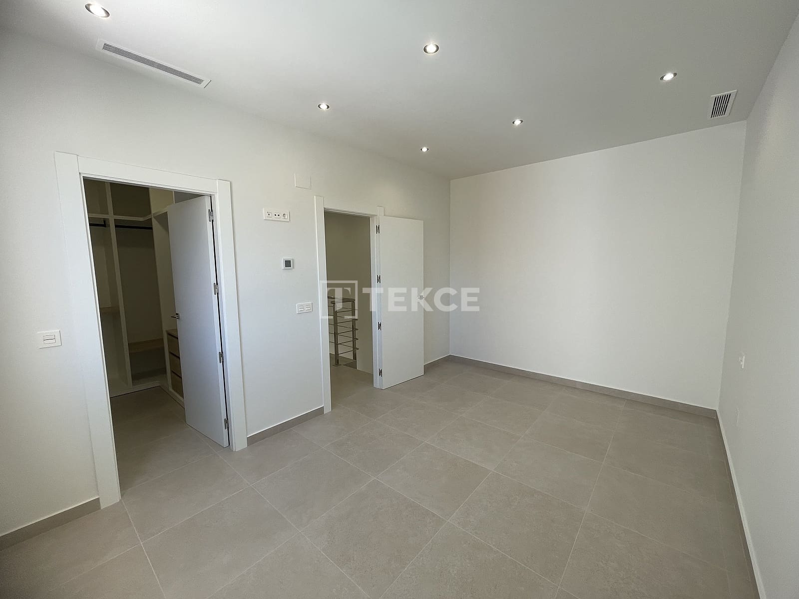 3 slaapkamer Villa te koop in Almoradi met zwembad - € 359.000 (Ref: 9570276)