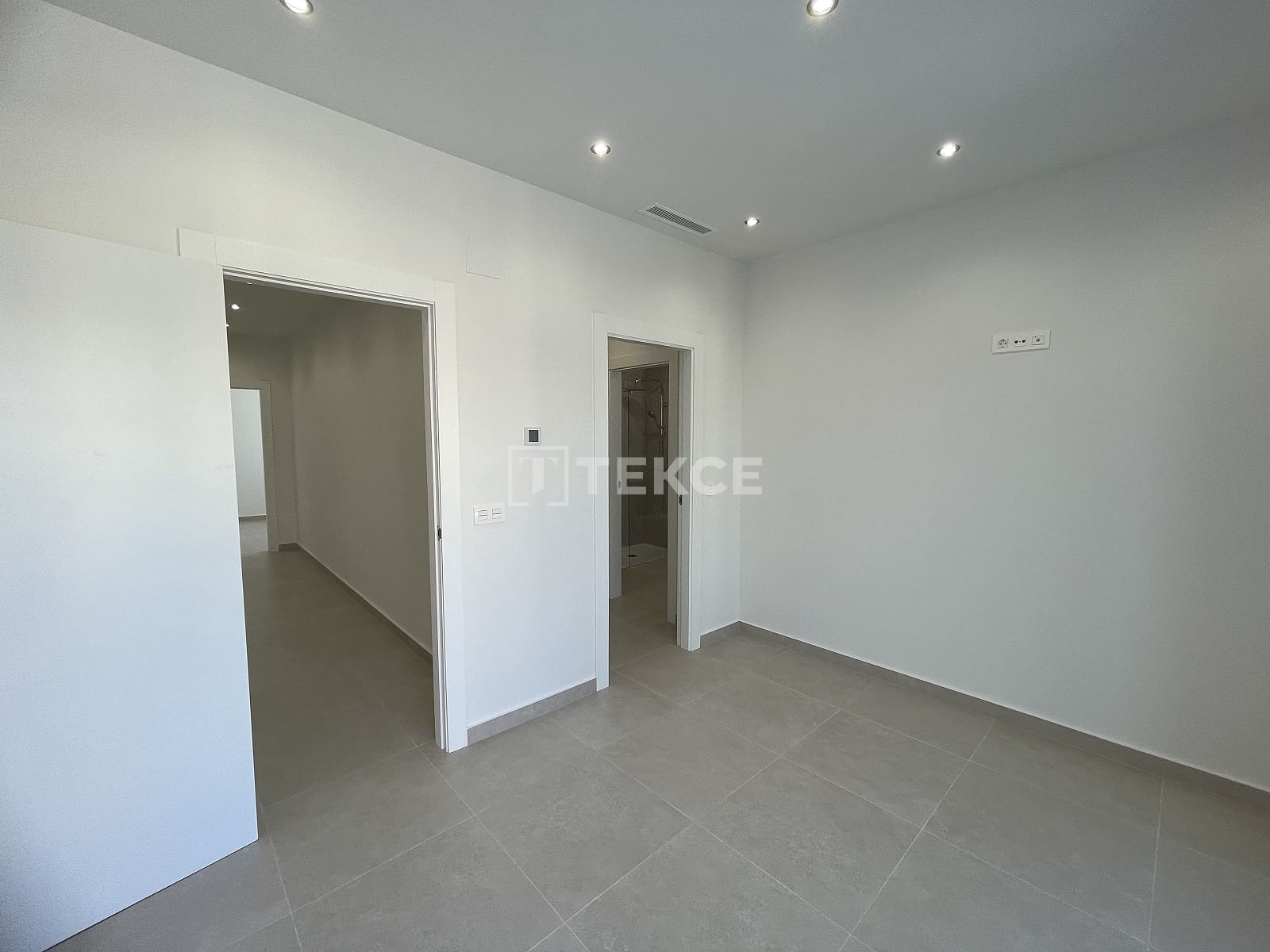 3 slaapkamer Villa te koop in Almoradi met zwembad - € 359.000 (Ref: 9570276)