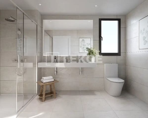 Piso de 3 habitaciones en Estepona en venta con piscina - 610.000 € (Ref: 9573465)