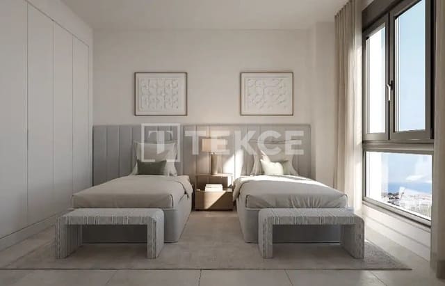 Piso de 3 habitaciones en Estepona en venta con piscina - 610.000 € (Ref: 9573465)