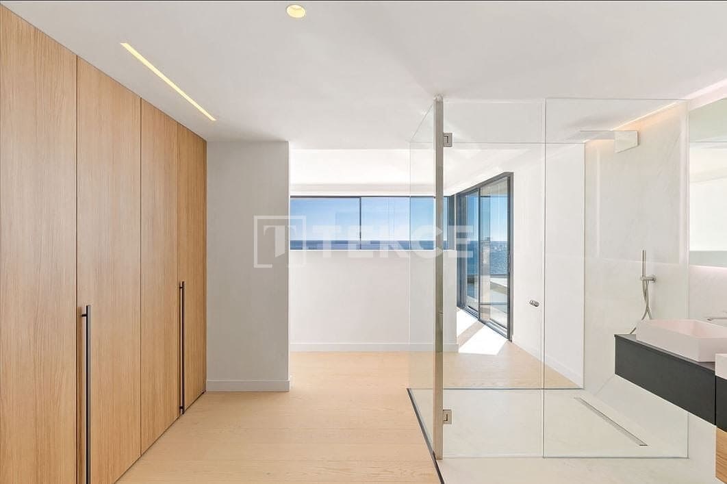 3 bedroom Flat for sale in Fuengirola with pool - € 3,495,000 (Ref: 9610565)