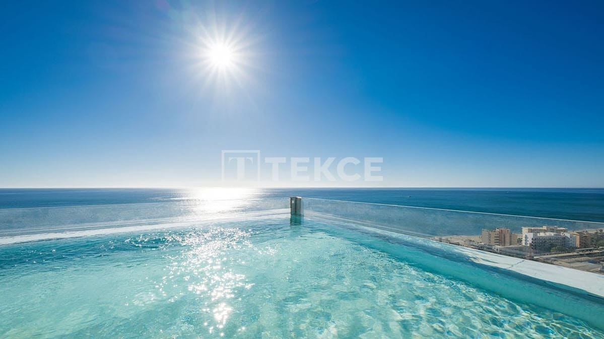 3 bedroom Flat for sale in Fuengirola with pool - € 3,495,000 (Ref: 9610565)