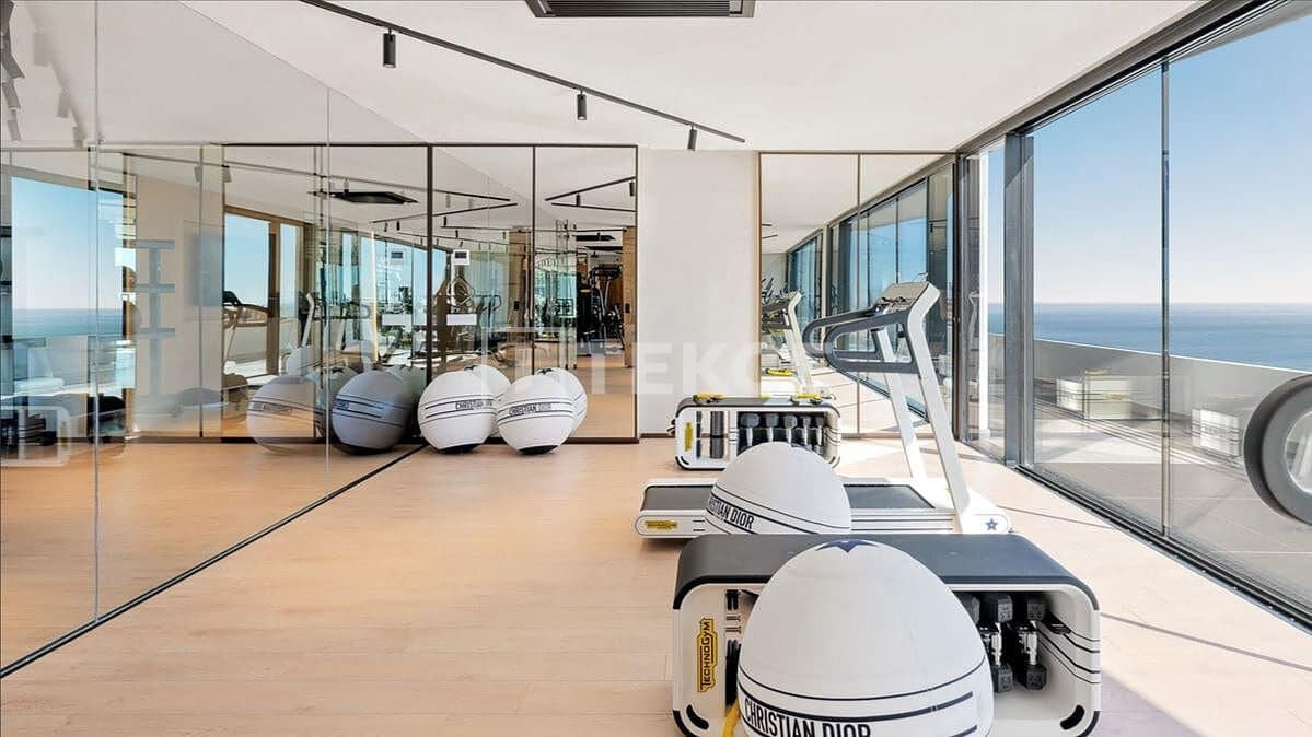 3 bedroom Flat for sale in Fuengirola with pool - € 3,495,000 (Ref: 9610565)