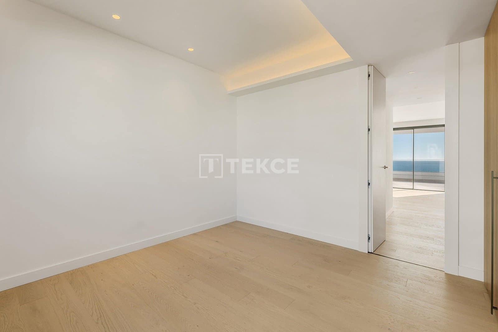 3 bedroom Flat for sale in Fuengirola with pool - € 3,495,000 (Ref: 9610565)