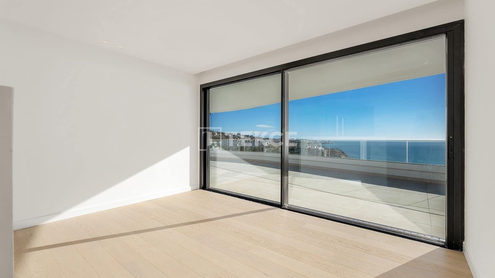 3 bedroom Flat for sale in Fuengirola with pool - € 3,495,000 (Ref: 9610565)