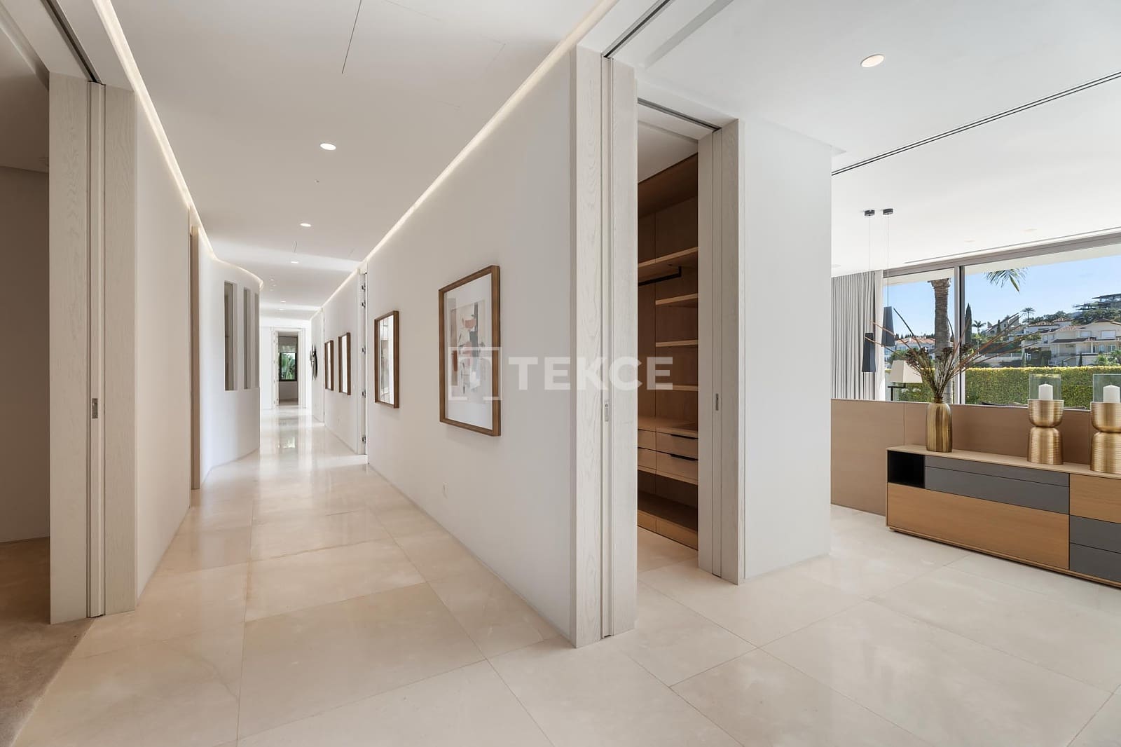 5 bedroom Villa for sale in La Quinta with pool - € 4,950,000 (Ref: 9620694)