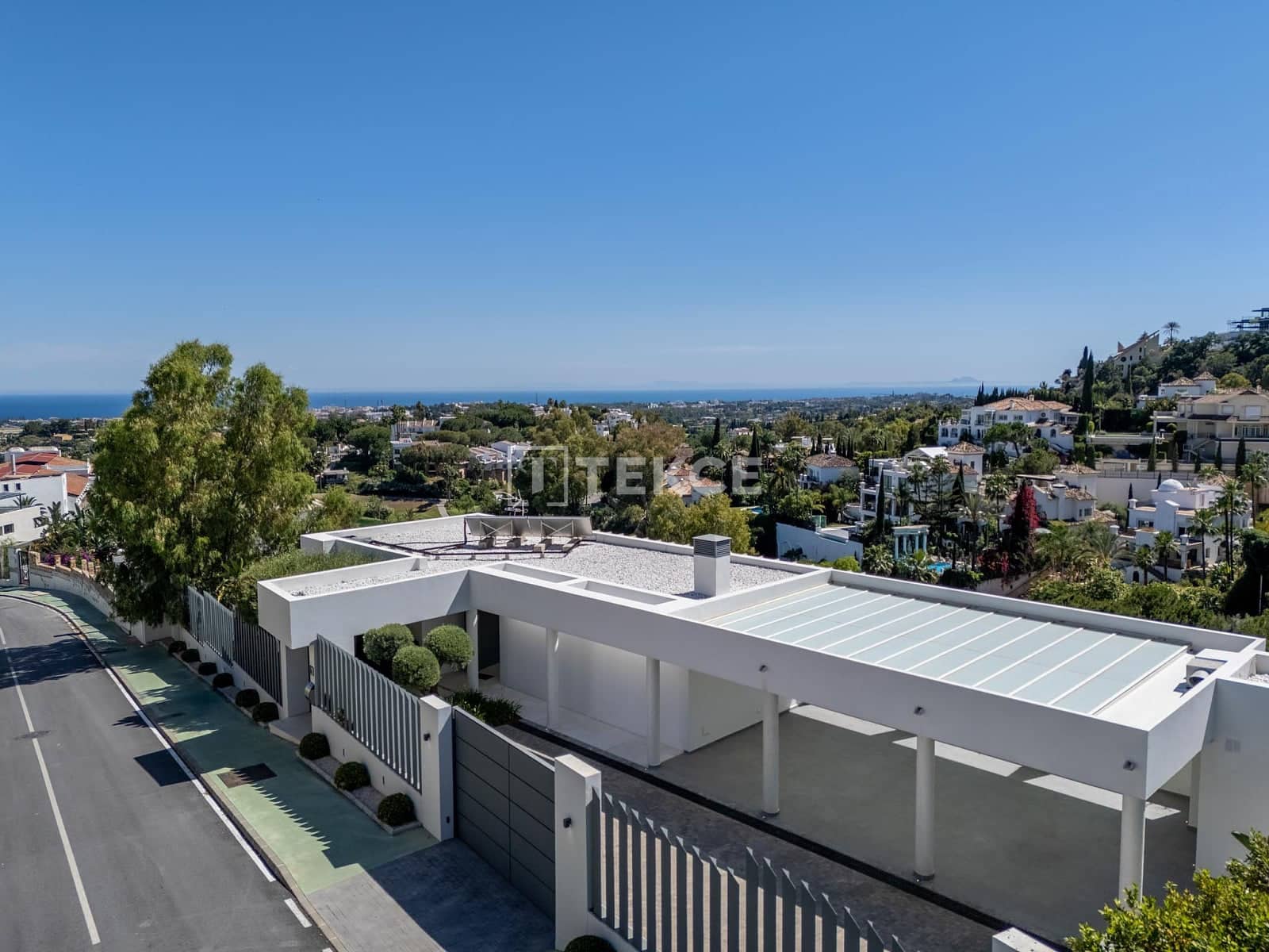 5 bedroom Villa for sale in La Quinta with pool - € 4,950,000 (Ref: 9620694)