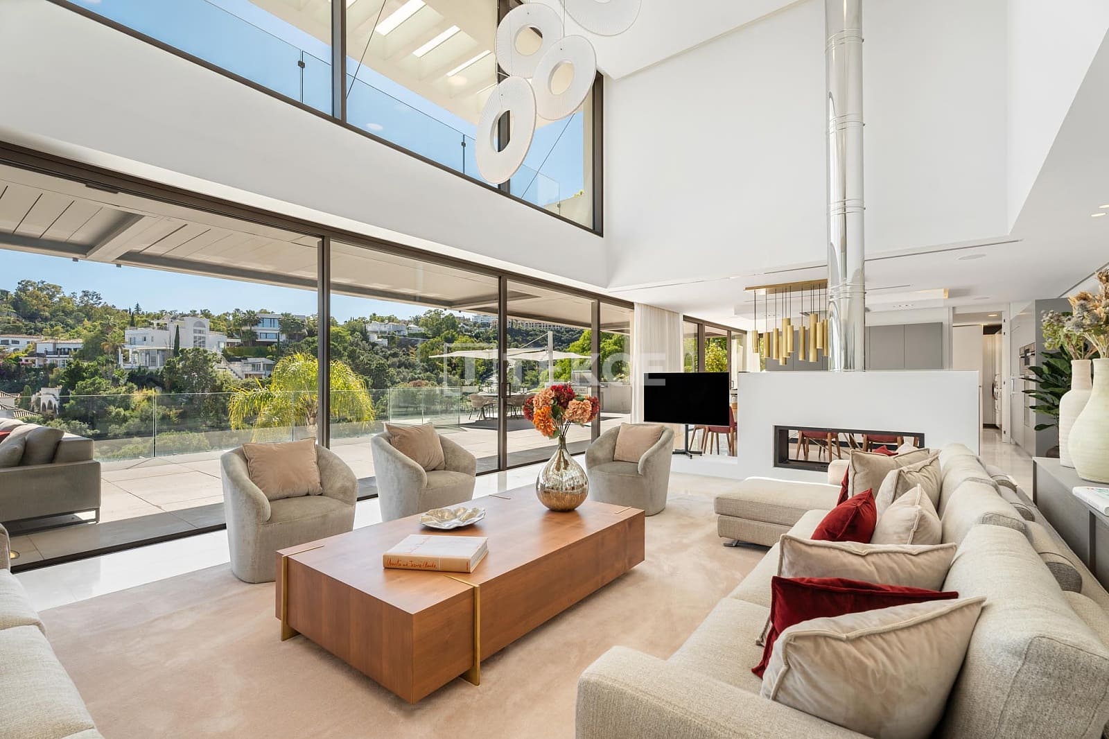 5 bedroom Villa for sale in La Quinta with pool - € 4,950,000 (Ref: 9620694)