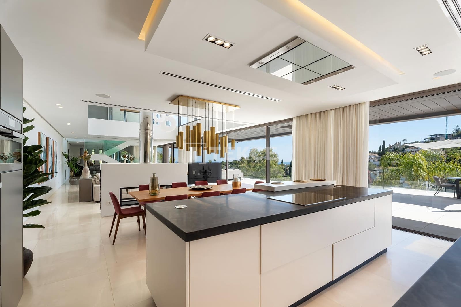 5 bedroom Villa for sale in La Quinta with pool - € 4,950,000 (Ref: 9620694)